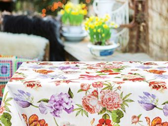 Schöne Tischtücher aus Wachstuch mit opulente Blumenmuster